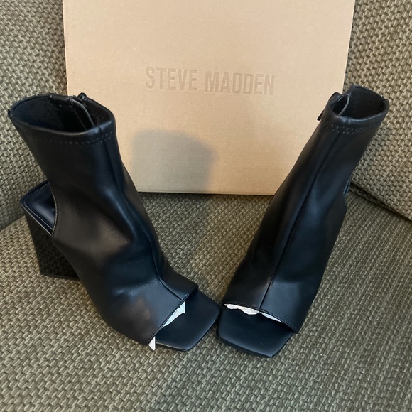 💕Steve Madden Peep Toe Bootie💕 - Picture 5 of 5